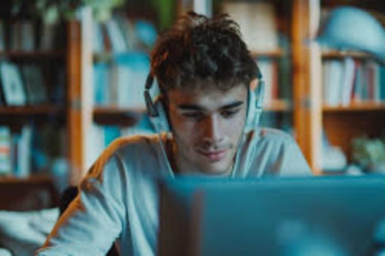 Santander oferece apoio financeiro para universitários no valor de R$ 3 mil no Amapá
