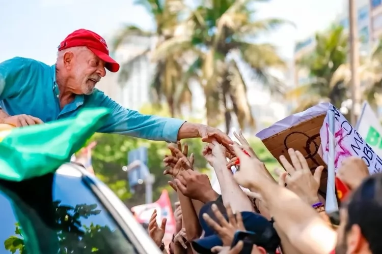Pesquisas internas da campanha de Lula indicam melhora entre eleitores que não votaram no 1º turno