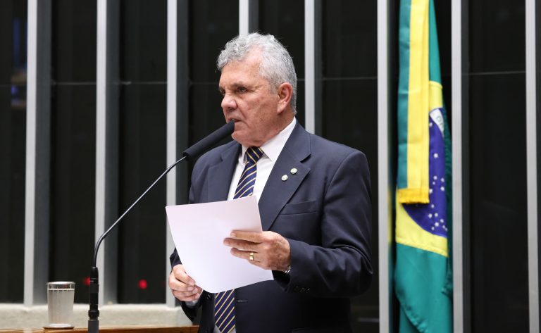 Câmara aprova suspensão de prescrição para condenado que fugir da prisão - Notícias