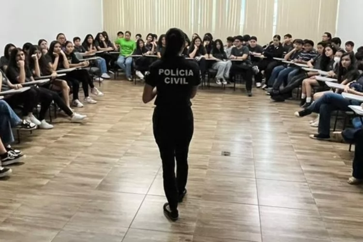 Projeto Polícia Civil nas escolas leva orientação aos estudantes da Escola Conexão Aquarela