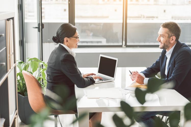 Como recusar demandas no ambiente de trabalho em inglês de forma assertiva e respeitosa