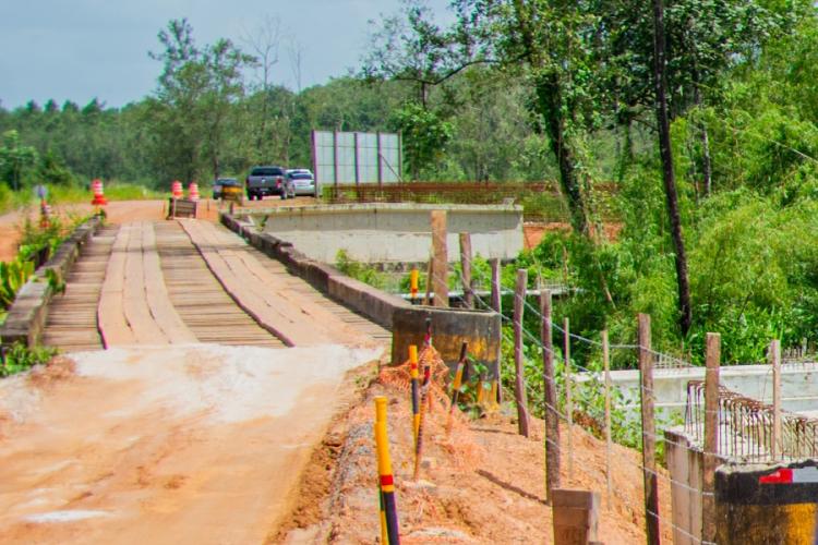 Governo do Estado inicia concretagem de viga central da ponte do Meruoca, no município de Amapá