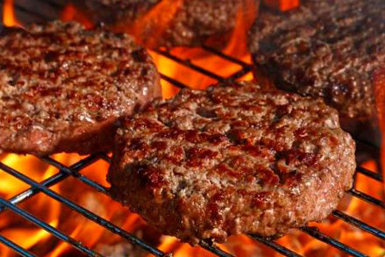 Hambúrguer saudável existe? Nutricionista do CEUB revela vantagens das receitas artesanais