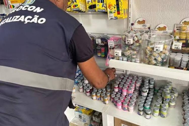 Com o retorno das aulas, Procon Amapá fiscaliza papelarias e importadoras de Macapá e Santana