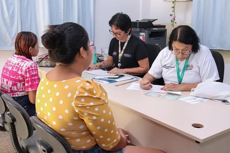 Governo do Amapá cadastra estudantes do Vila dos Oliveiras para avaliar demandas educacionais