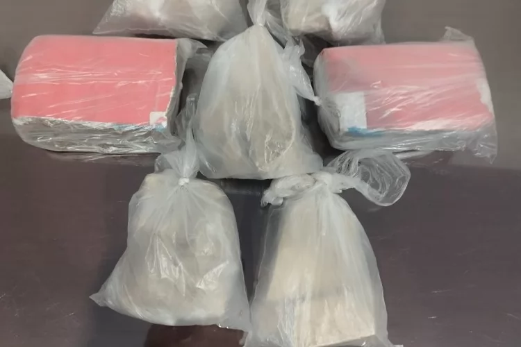 Em Santana, Polícia Civil prende homem em flagrante por tráfico de drogas e apreende 2 kg de crack