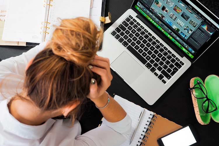5 hábitos comuns que podem piorar sua saúde mental