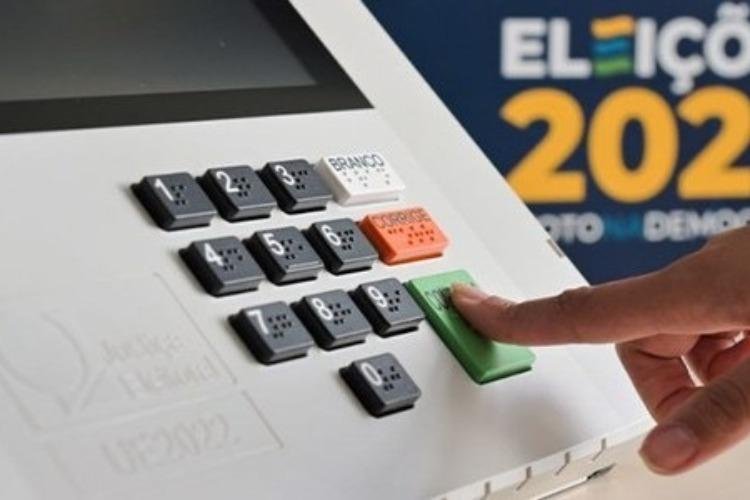 Influenciadores podem fazer propaganda política sem revelar? Veja 3 sinais de alerta