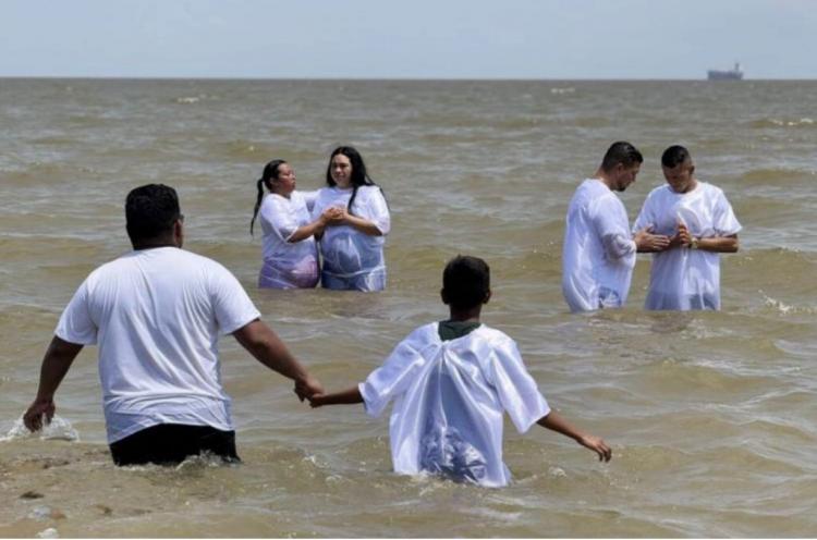 Os perigos e cuidados ao se batizar no rio Amazonas