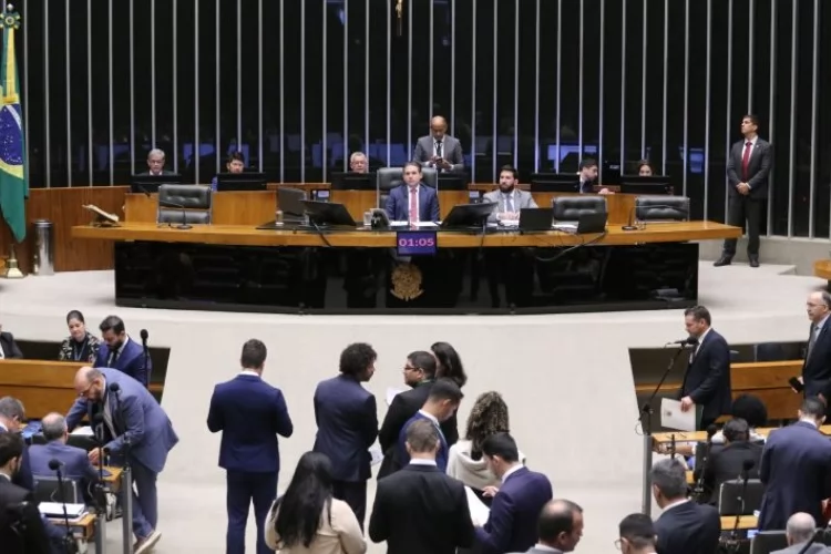 Câmara aprova moção de repúdio a representante do governo Trump por declarações ofensivas às mulheres brasileiras - Notícias