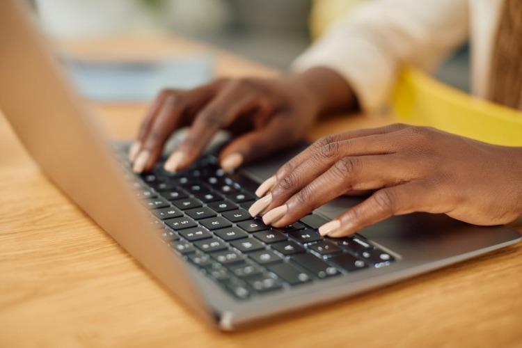USP abre inscrições para Escola de Programação Web gratuita voltada a meninas e mulheres
