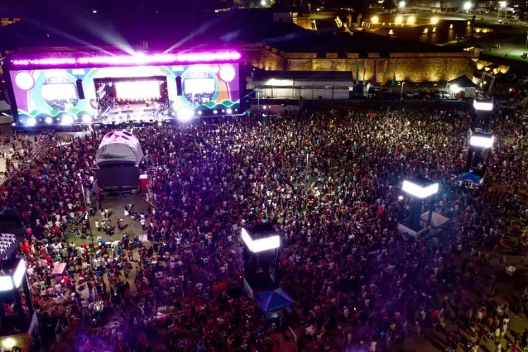 Ícones da música sertaneja se apresentam no maior Réveillon da Amazônia, em Macapá