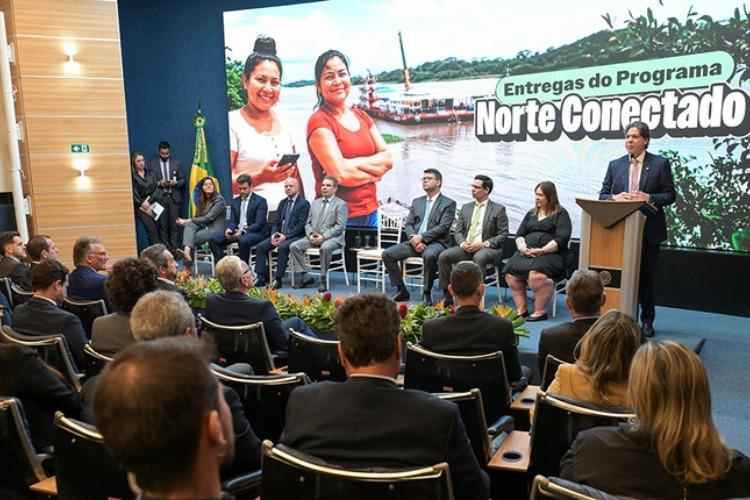 Maior rede de infovias subfluviais do mundo já leva internet de alta velocidade a mais de 6 milhões de pessoas na Amazônia