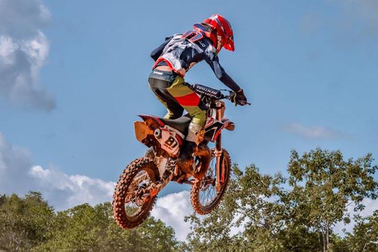 Motocross e shows marcam 38º Aniversário do Distrito de Carnot