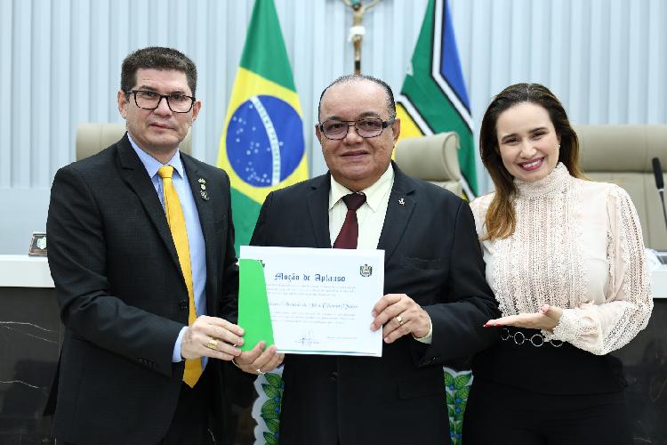 Professores aposentados recebem Moção de Aplauso na Assembleia Legislativa