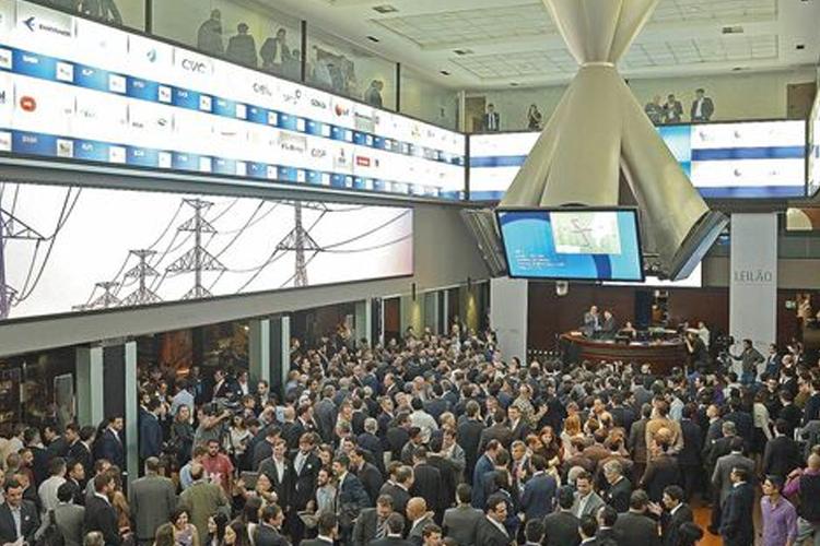 Ibovespa alcança 122 mil pontos, registrando alta contínua