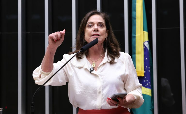 Relatora afirma que esteticistas devem ser consideradas profissionais de saúde; ouça a entrevista - Notícias