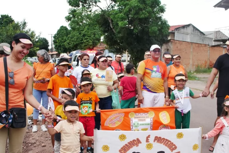 ’Maio Laranja’: Creche Tia Raimunda promove caminhada de conscientização e combate à exploração sexual infantil