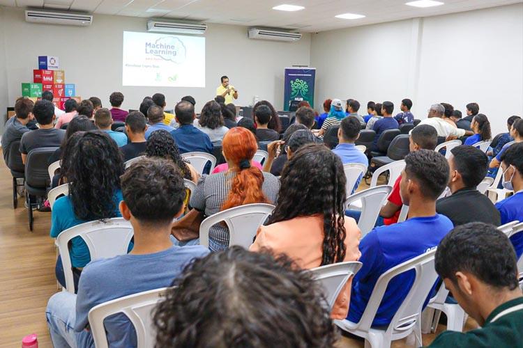Especialistas na área de inovação e tecnologia palestram no 1º DevMaker Experience
