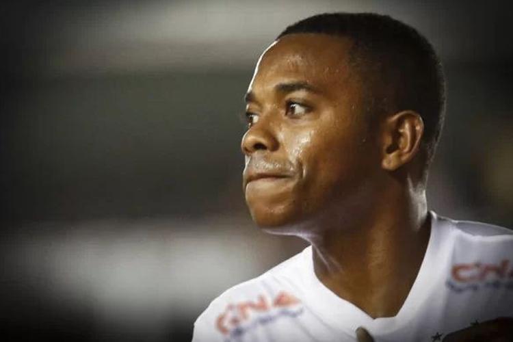STJ determina que Robinho cumpra pena por estupro no Brasil
