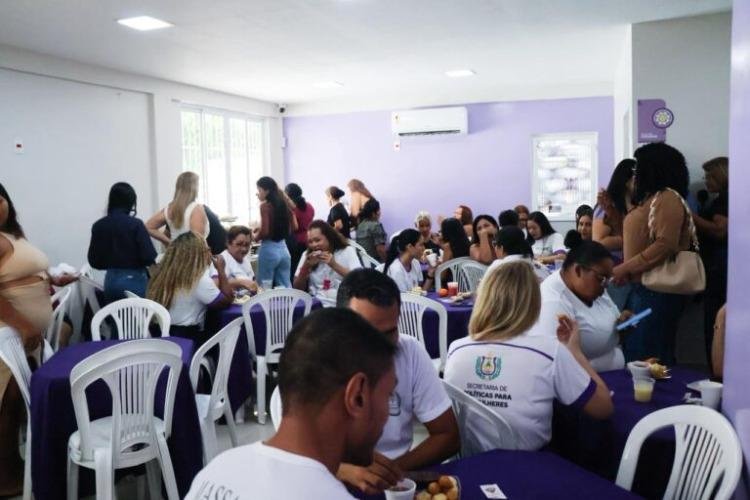 Cram Tia Zefa celebra 18 anos com serviços de saúde, beleza e acolhimento para mulheres vítimas de violência
