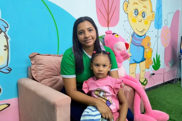 Sensação tranquila, mãe e aluna confiam na sala do 