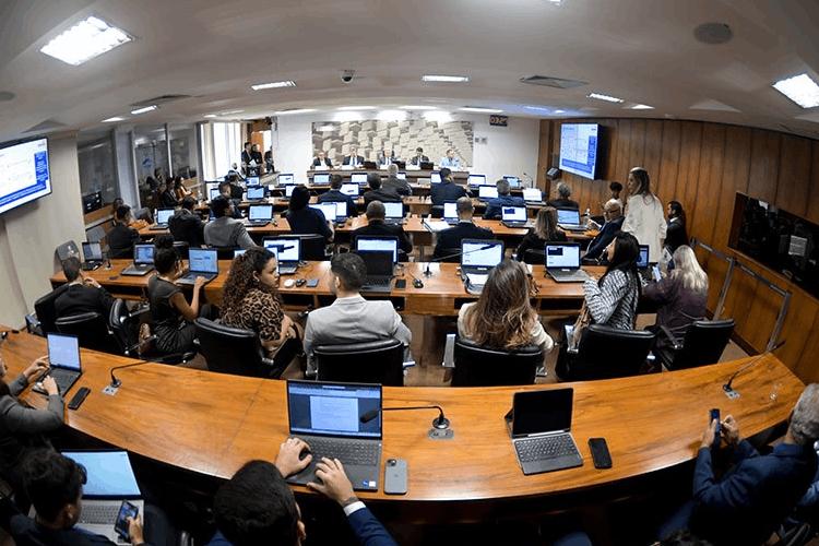 Reforma tributária pode levar a aumento de preço da internet, alerta setor de TI 