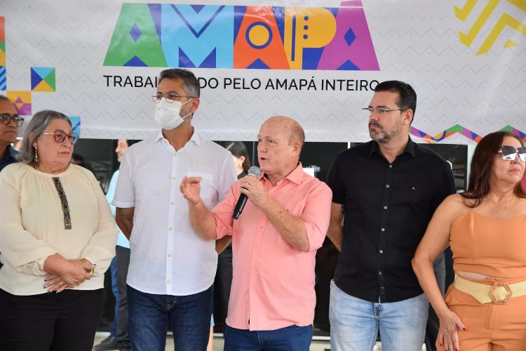 Prefeito Bala Rocha sanciona lei que autoriza o uso de veículos com carroceria na frota de táxis