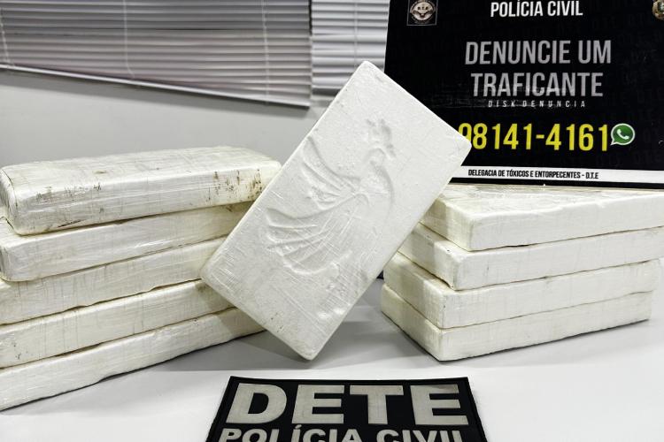 Em Santana, Polícia Civil prende dois por tráfico e apreende 10 kg de cocaína