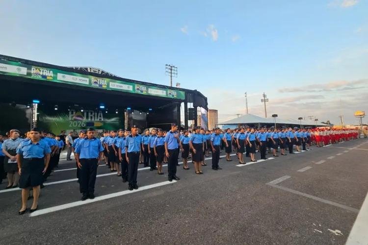 Governo do Amapá reúne 600 estudantes na Aposição de Luvas que marca rito de passagem nas escolas de gestão compartilhada