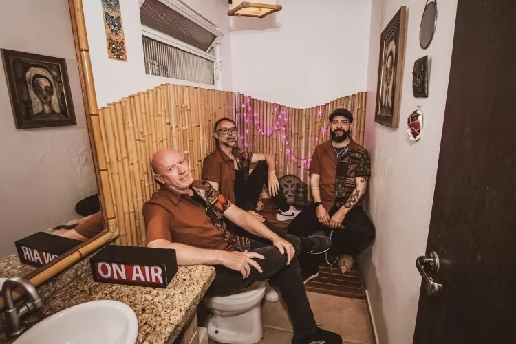 Outros Bárbaros lança novo álbum com participação de Donatinho e versão de Belchior