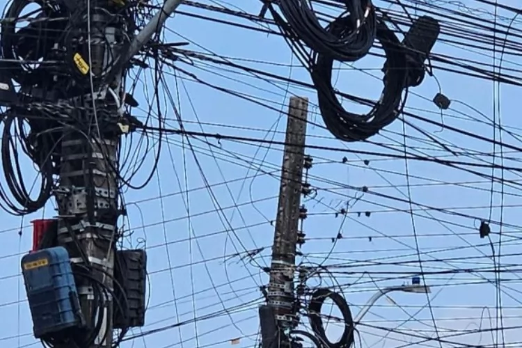 MP-AP vai apurar criminalmente a poluição visual e danos ambientais causados por cabeamento e fiações em Macapá