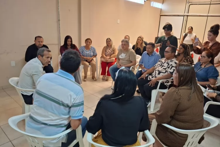 Prefeito Pedro Da Lua vistoria prédio da Semas e ouve servidores sobre precariedade estrutural