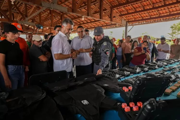 Governador Clécio entrega equipamentos e viaturas e reforça segurança pública em Porto Grande (AP)