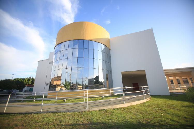 Dois dias de festa cultural: Alcolumbre participa das comemorações pela inauguração do Cine Teatro de Santana