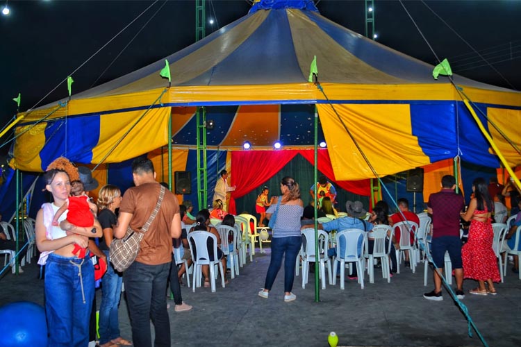 Circo do Meio do Mundo estimula imaginação de crianças na 52ª Expofeira