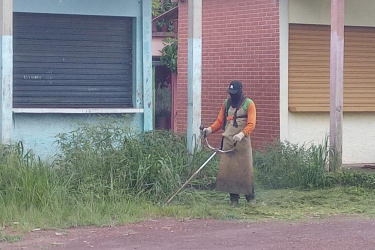 Feira do bairro Nova Brasília recebe ação de limpeza