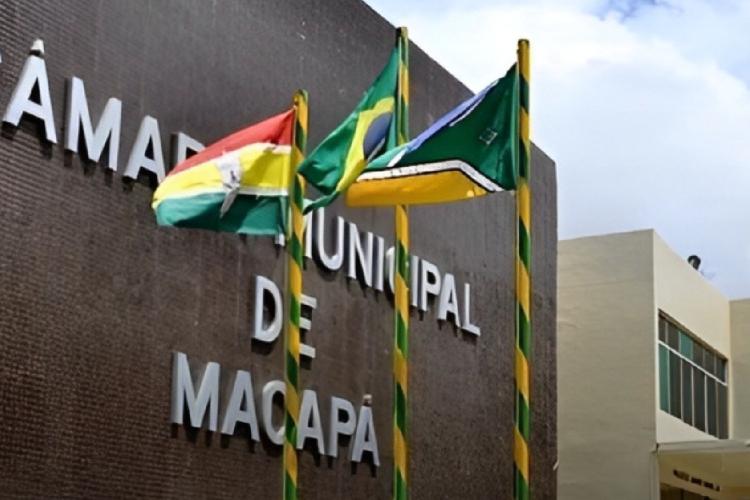 Presidente DaLua recebe comissão de aprovados no concurso da Câmara e anuncia data de posse
