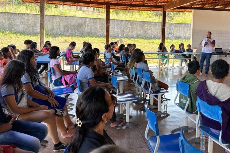 Comarca promove palestra sobre violência doméstica na E. E. Independência
