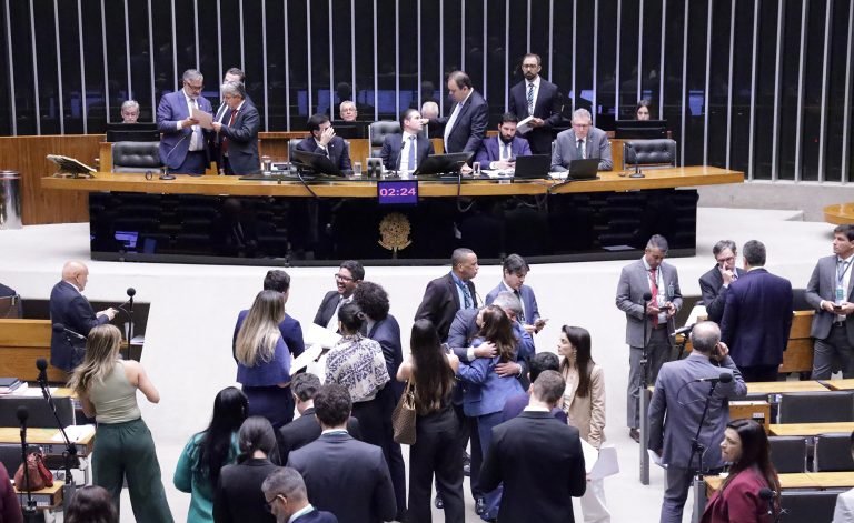 Câmara aprova R$ 305 milhões para socorrer vítimas de chuvas e estiagem