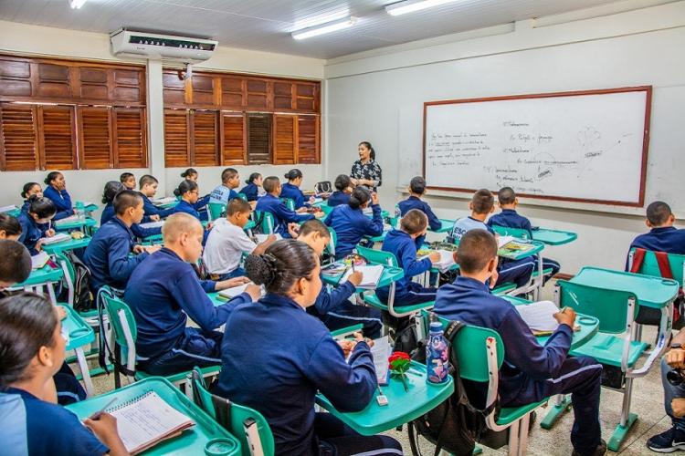 Governo do Amapá garante salários acima do piso nacional para novos servidores da Educação