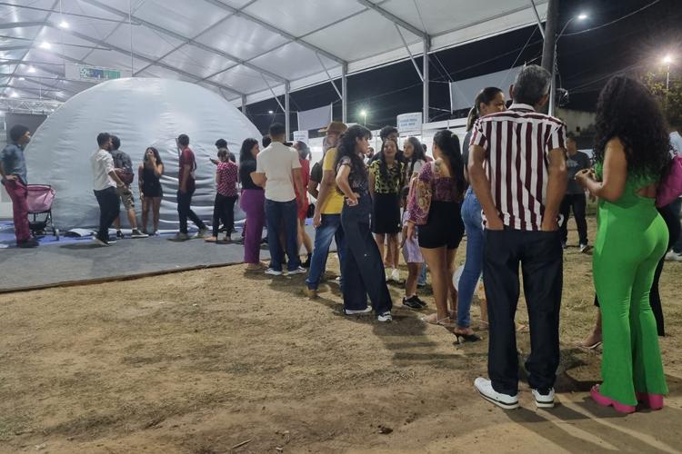 Planetário Digital Móvel atrai dezenas de espectadores na programação da 52ª Expofeira