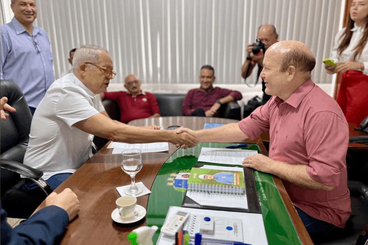 Prefeitura de Santana recebe concessão do INCRA para construção de escola no Piaçacá