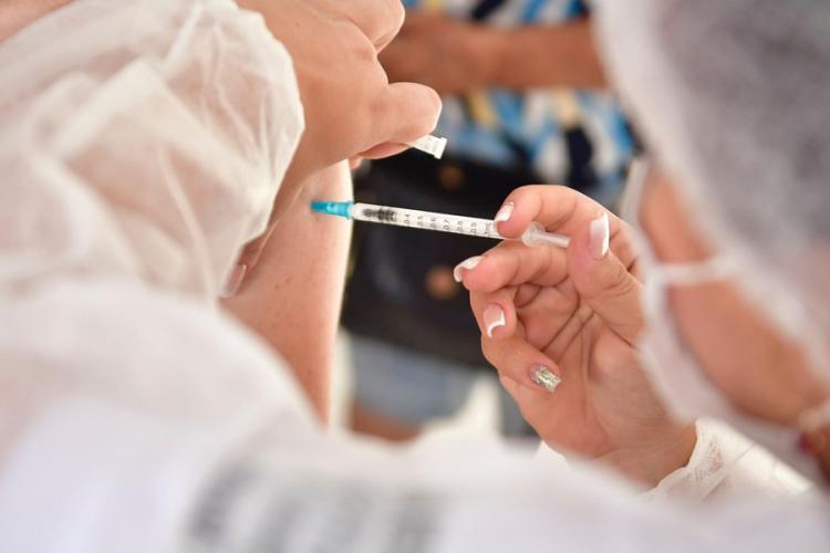 Amapá recebe primeiras 12 mil doses de vacinas contra a dengue