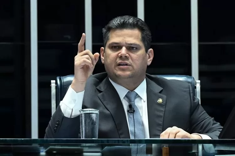 Senado reage e critica decisão de Gilmar Mendes que restringe pedidos de impeachment no STF