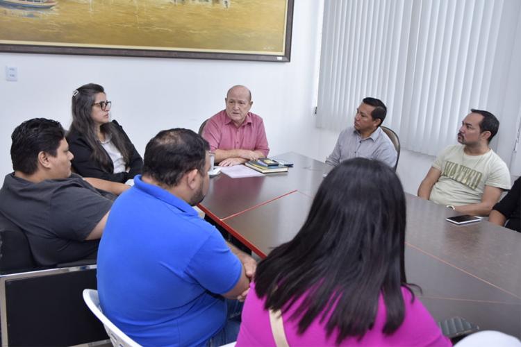 Prefeito Bala enaltece apoio à cultura santanense em posse de conselheiro