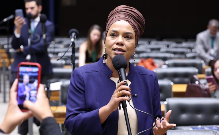 Projeto cria proteção integral para vítimas de crimes raciais