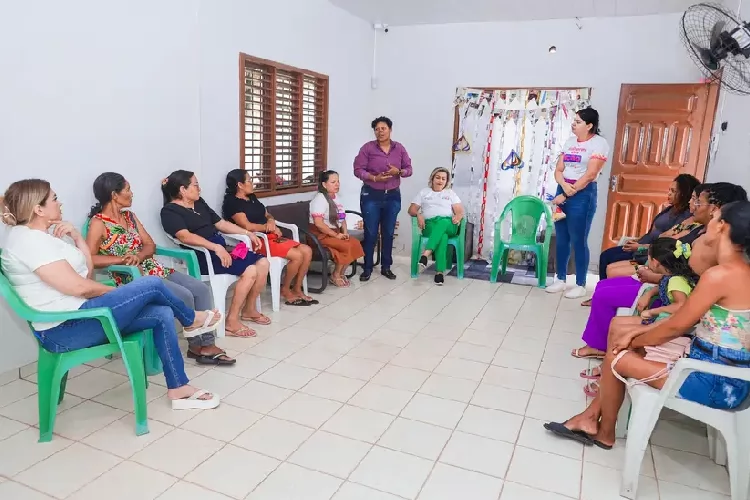 Governo do Amapá promove roda de conversa sobre empoderamento com mulheres, em Mazagão