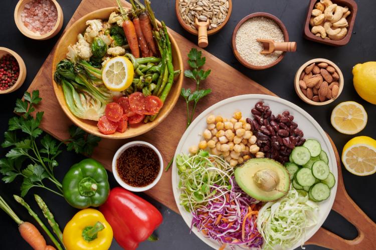 Saiba quais alimentos ajudam a regular seus hormônios