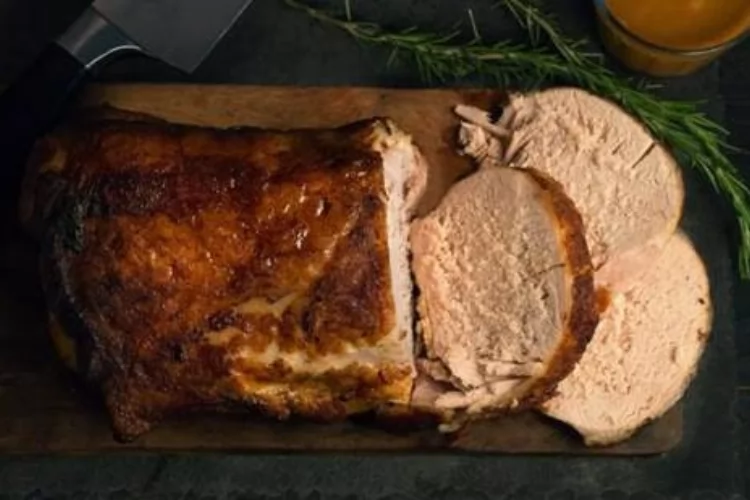 Vai assar uma ave no Réveillon? Confira 5 dicas e entenda por que o forno faz toda a diferença 